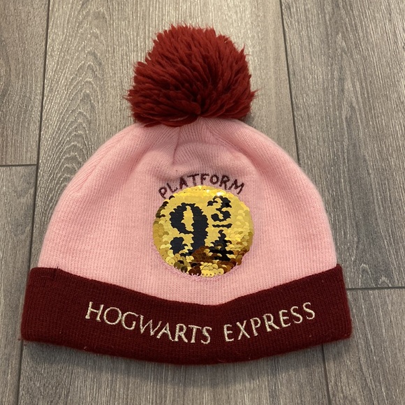 George Harry Potter Toque for 8-12 years old. With gold and silver sequence. - Picture 5 of 6